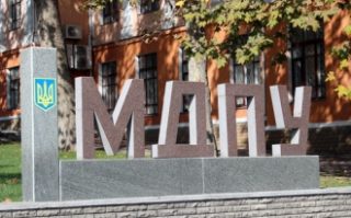 ТВЕРДИМ КРОКОМ ДО ЛІДИРУЮЧИХ ПОЗИЦІЙ В ОСВІТНЬОМУ ПРОСТОРІ УКРАЇНИ ТВЕРДИМ КРОКОМ ДО ЛІДИРУЮЧИХ ПОЗИЦІЙ В ОСВІТНЬОМУ ПРОСТОРІ УКРАЇНИ