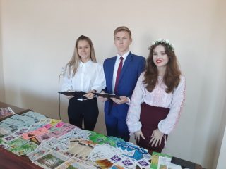 Профорієнтаційна робота у смт. Кирилівка під час акції «Абітурієнт - 2020» Профорієнтаційна робота у смт. Кирилівка під час акції «Абітурієнт - 2020»