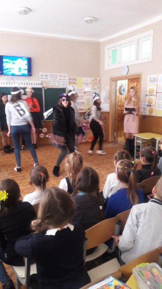 Казка завітала до учнів Мелітопольської спеціалізованої школи І-ІІІ ступенів № 25 Казка завітала до учнів Мелітопольської спеціалізованої школи І-ІІІ ступенів № 25