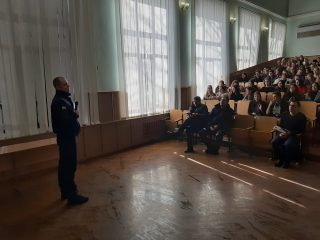 Рятувальники провели заняття зі студентами щодо мінної небезпеки Рятувальники провели заняття зі студентами щодо мінної небезпеки